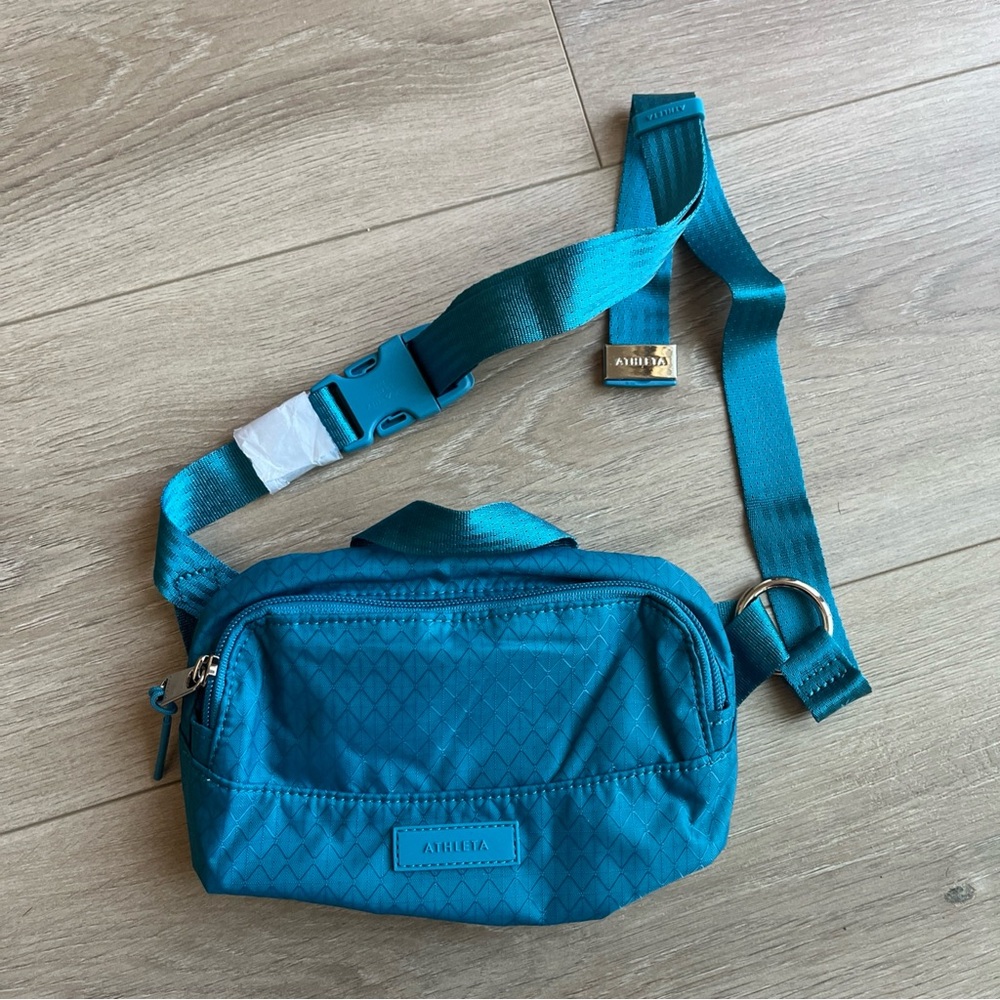NWOT Athleta Excursion Mini Crossbody Waist Bag Fannypack